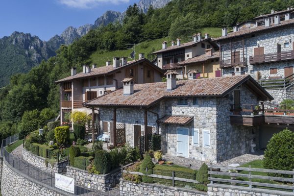 Borgo Antico, Chalet, Comprare casa in montagna, Oneta, val seriana, esterno