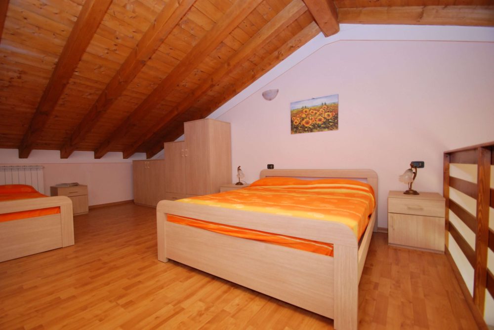 Dolce Risveglio - Trilocale Roncola Valle Imagna soppalco camera matrimoniale