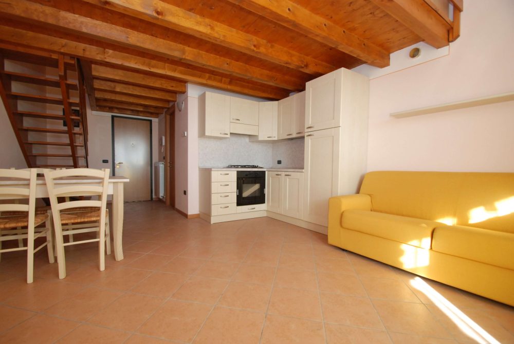 Dolce Risveglio - Trilocale Roncola Valle Imagna zona giorno e angolo cottura