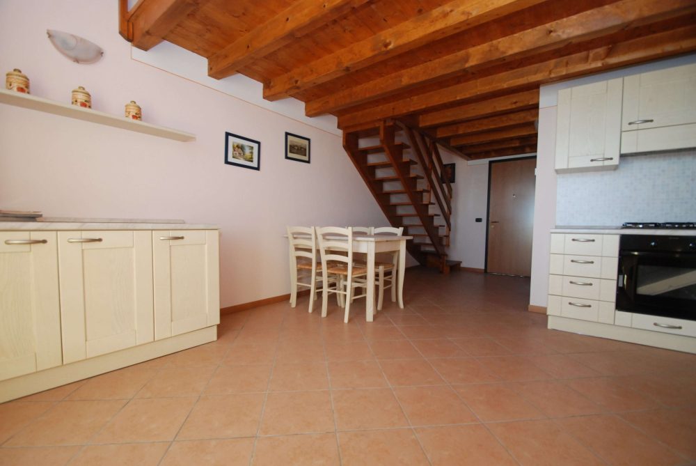 Dolce Risveglio - Trilocale Roncola Valle Imagna ingresso e scale primo piano