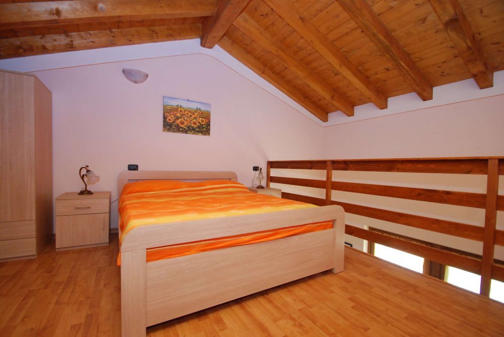 Dolce Risveglio - Trilocale Roncola Valle Imagna soppalco zona notte